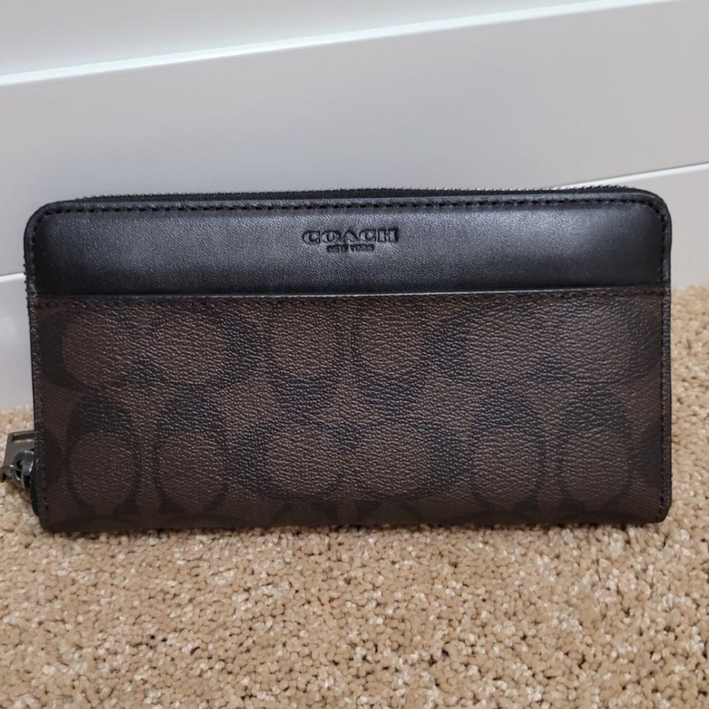 COACH ACCORDION WALLET ~SIGNATURE PRINT